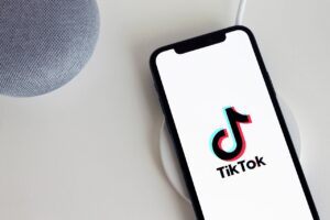 Como fazer marketing no TikTok? Um guia completo para começar