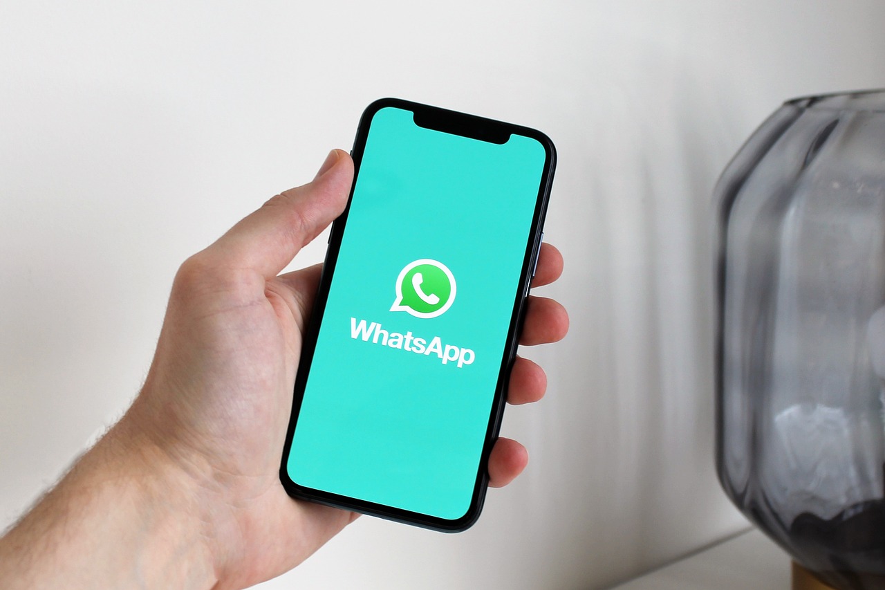 Prós e contras do marketing de grupo no WhatsApp